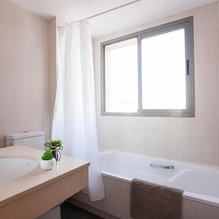 Center Flat Terrace & Parking Apartment
