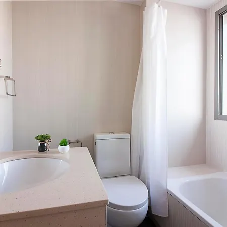 Center Flat Terrace & Parking Apartment