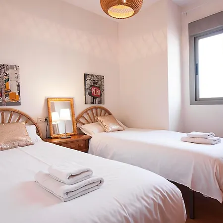 Center Flat Terrace & Parking *